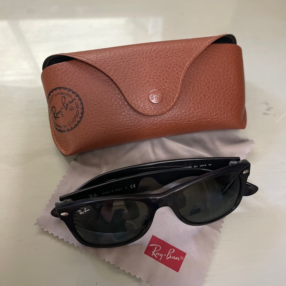 Ray-Ban Black Sunglasses with Brown Case